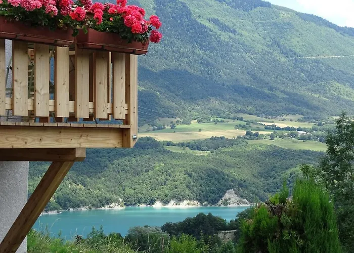 Gite De Charme : La Grange Au Lac Azur